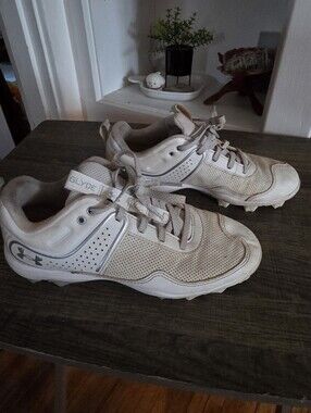 Under Armour Men’s White/Tan Glyde Athletic Cleats